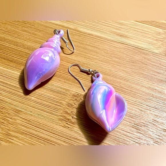 Lilac Shell Earrings - Picture 1 of 1
